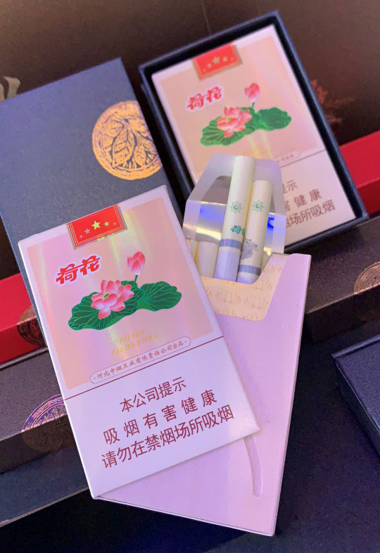 荷花侧旋双爆珠