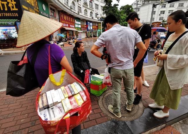 <b>微信卖中华烟一条180元,高仿香烟是真的原厂香烟,超低价批发货源</b>
